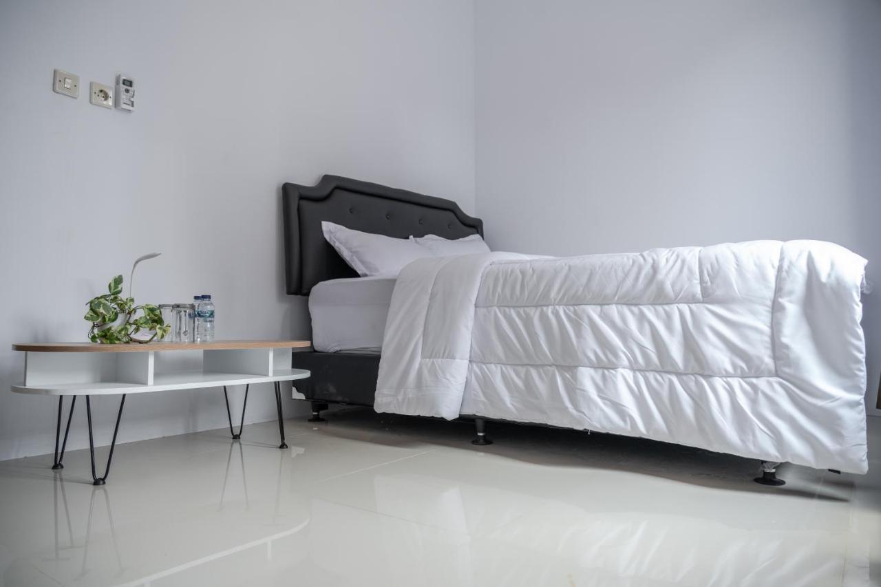 Azalia Homestay Джокьякарта Экстерьер фото