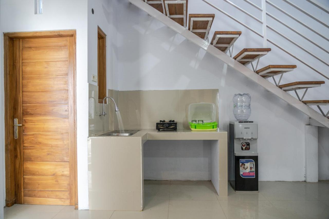Azalia Homestay Джокьякарта Экстерьер фото