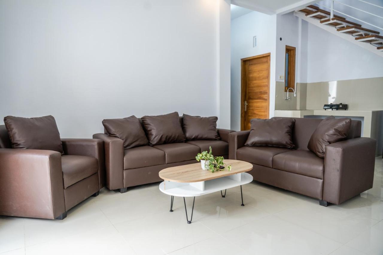 Azalia Homestay Джокьякарта Экстерьер фото