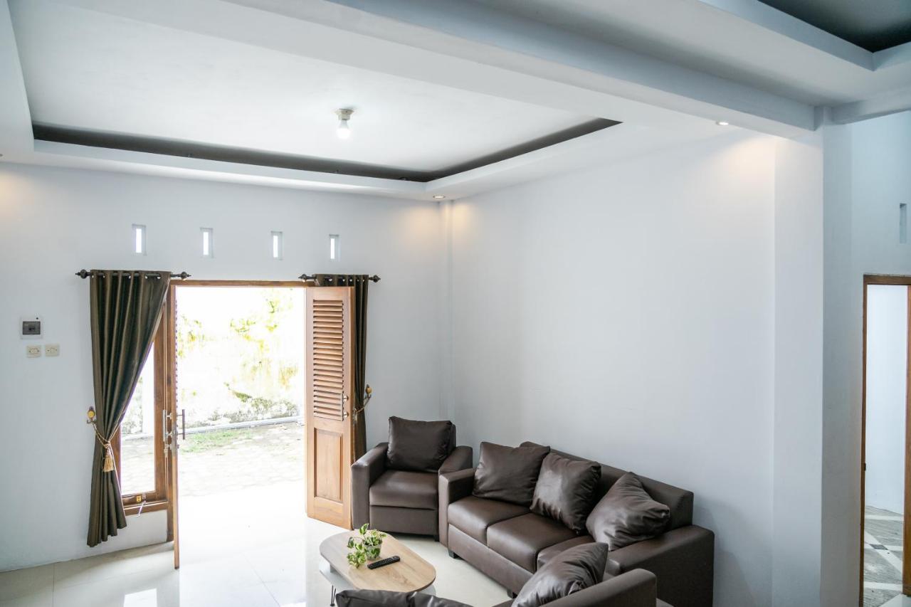 Azalia Homestay Джокьякарта Экстерьер фото